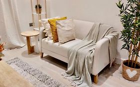Modern 2Bed Sutton